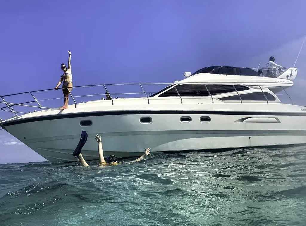 Los-Tres-Piratas - best yacht in Puerto Aventuras near Tulum for R&B/hip-hop